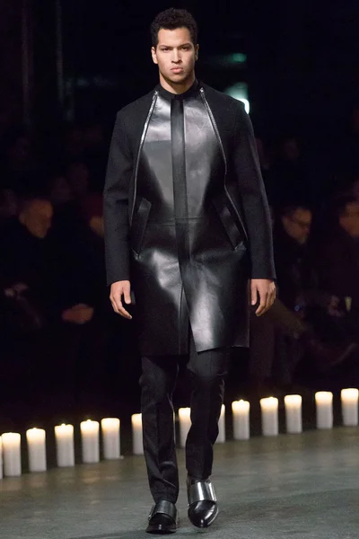 Look 48
